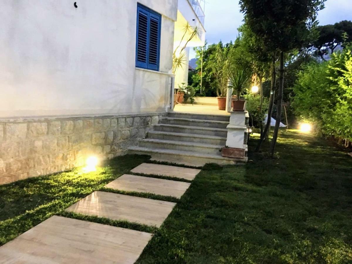 Villa Mondello Beach The House With Green Lawns Exterior foto