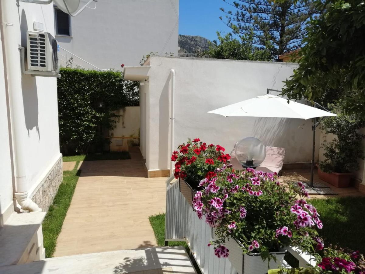 Villa Mondello Beach The House With Green Lawns Exterior foto